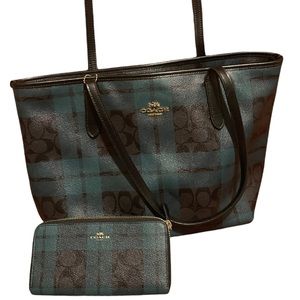 Coach Buffalo plaid green tote with matching wallet
